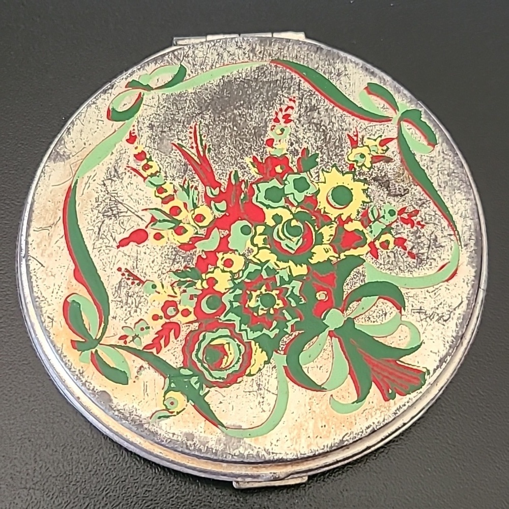 Vintage powder compact